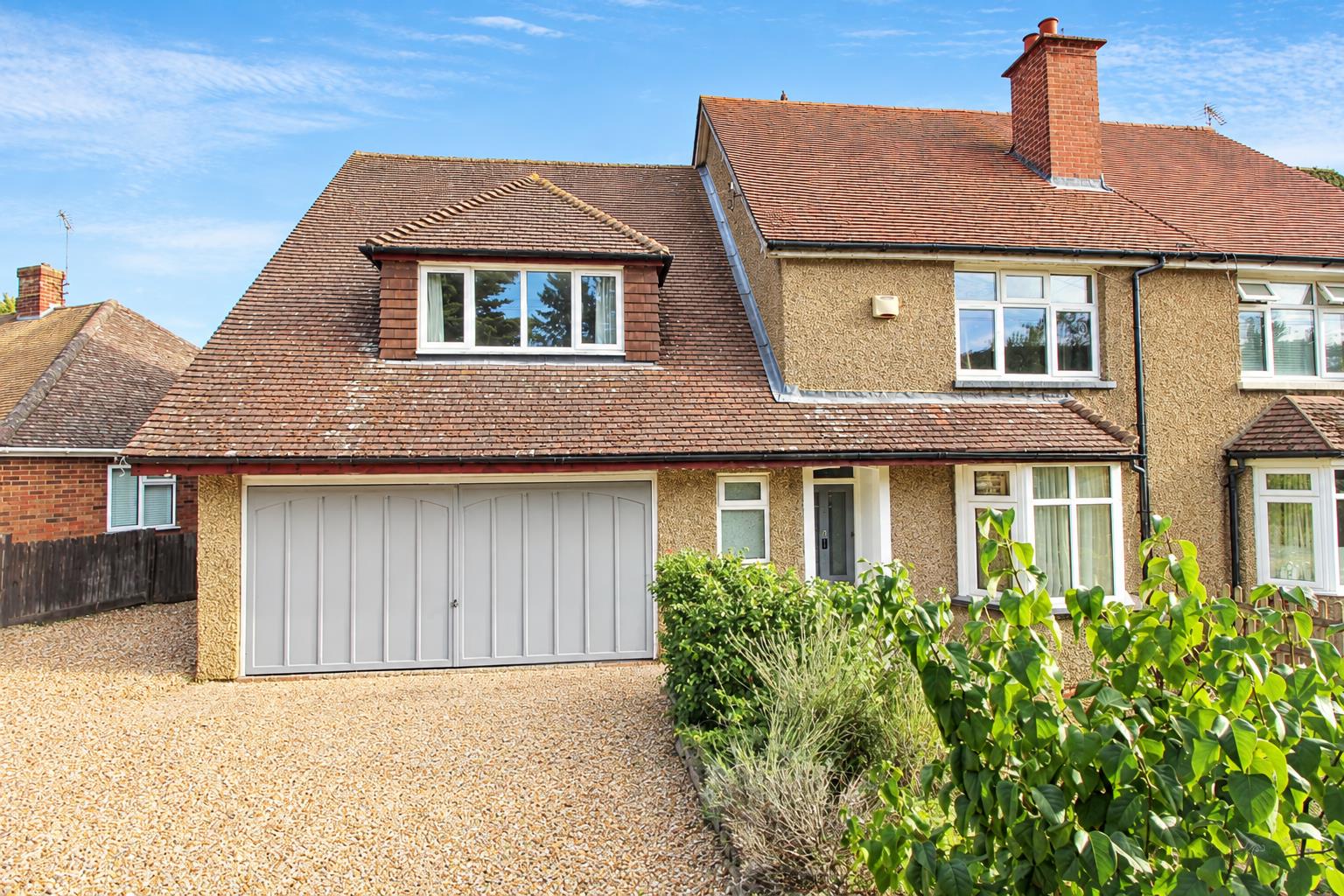 4 bed property in Long Lane, Reading